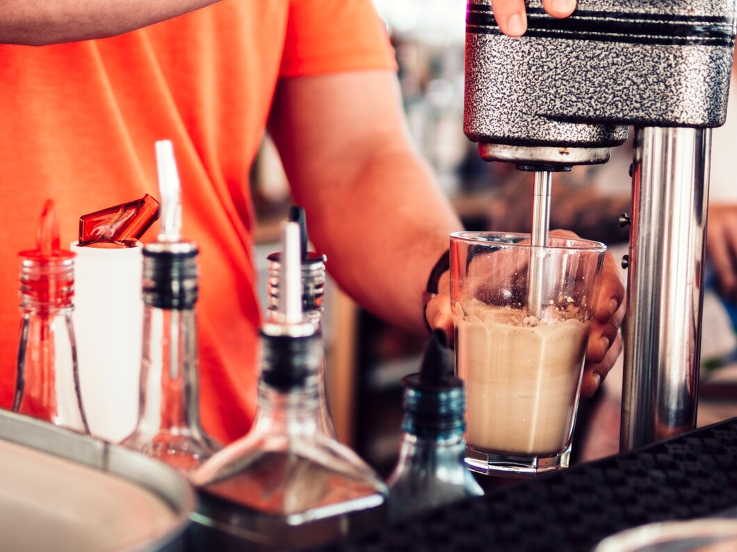 Jak przygotować idealną kawę w sklepie convenience – sekrety baristów z Żabki?