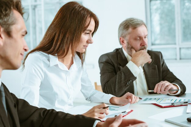 Jak skutecznie zarządzać finansami firmy dzięki profesjonalnemu doradztwu podatkowemu